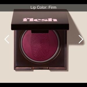 Flash Sale ⭐️⭐️Flesh Lip Compact in the color Firm